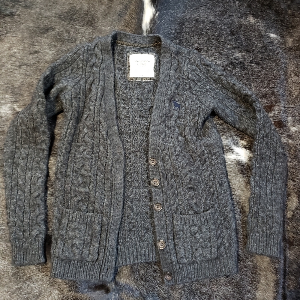 Abercrombie & Fitch gray sweater
